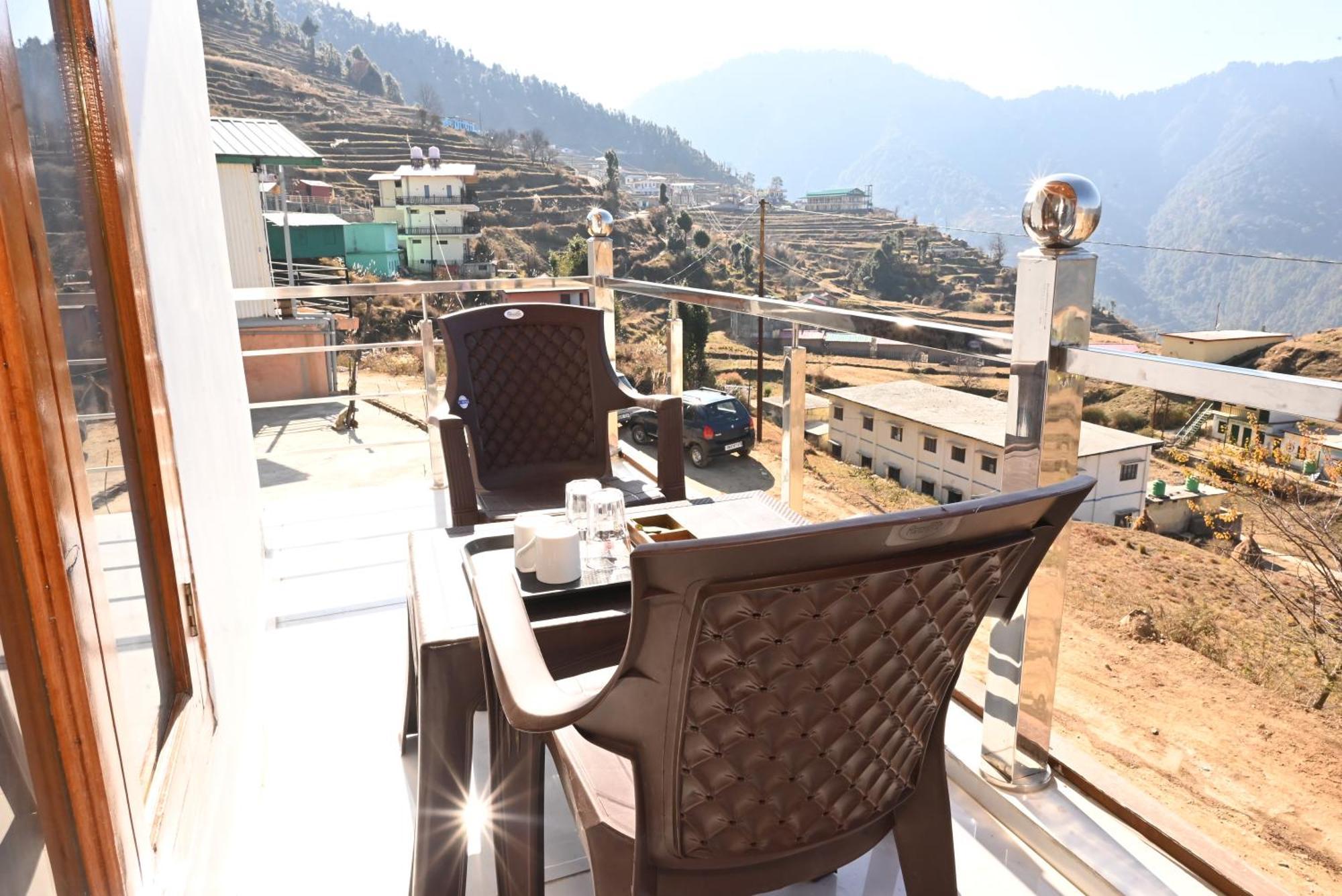Himalayan Hill Top Resort Kanatal Exteriér fotografie